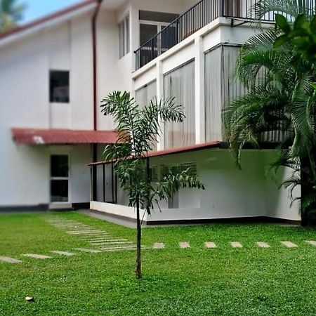 Urban Breeze Hotel Kundasale Exterior foto
