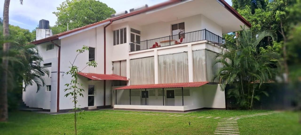 Urban Breeze Hotel Kundasale Exterior foto